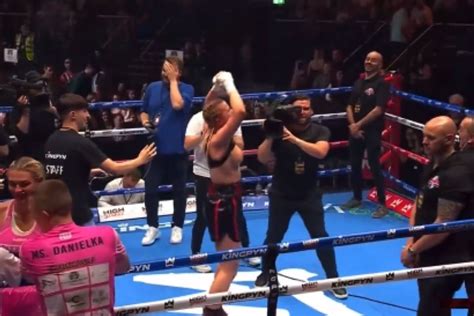 boxer flashes after win reddit|Kingpyn Boxing results: Daniella Hemsley flashes audience after。